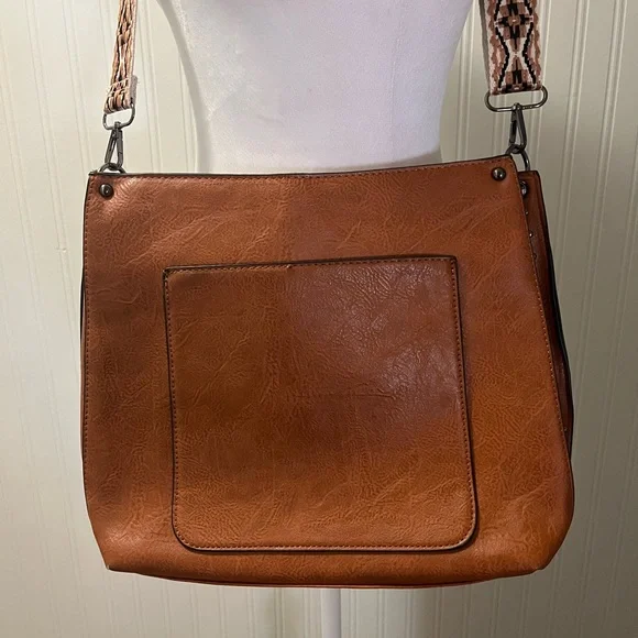 Chic Brown Leather Shoulder Bag - Picture 2 of 9